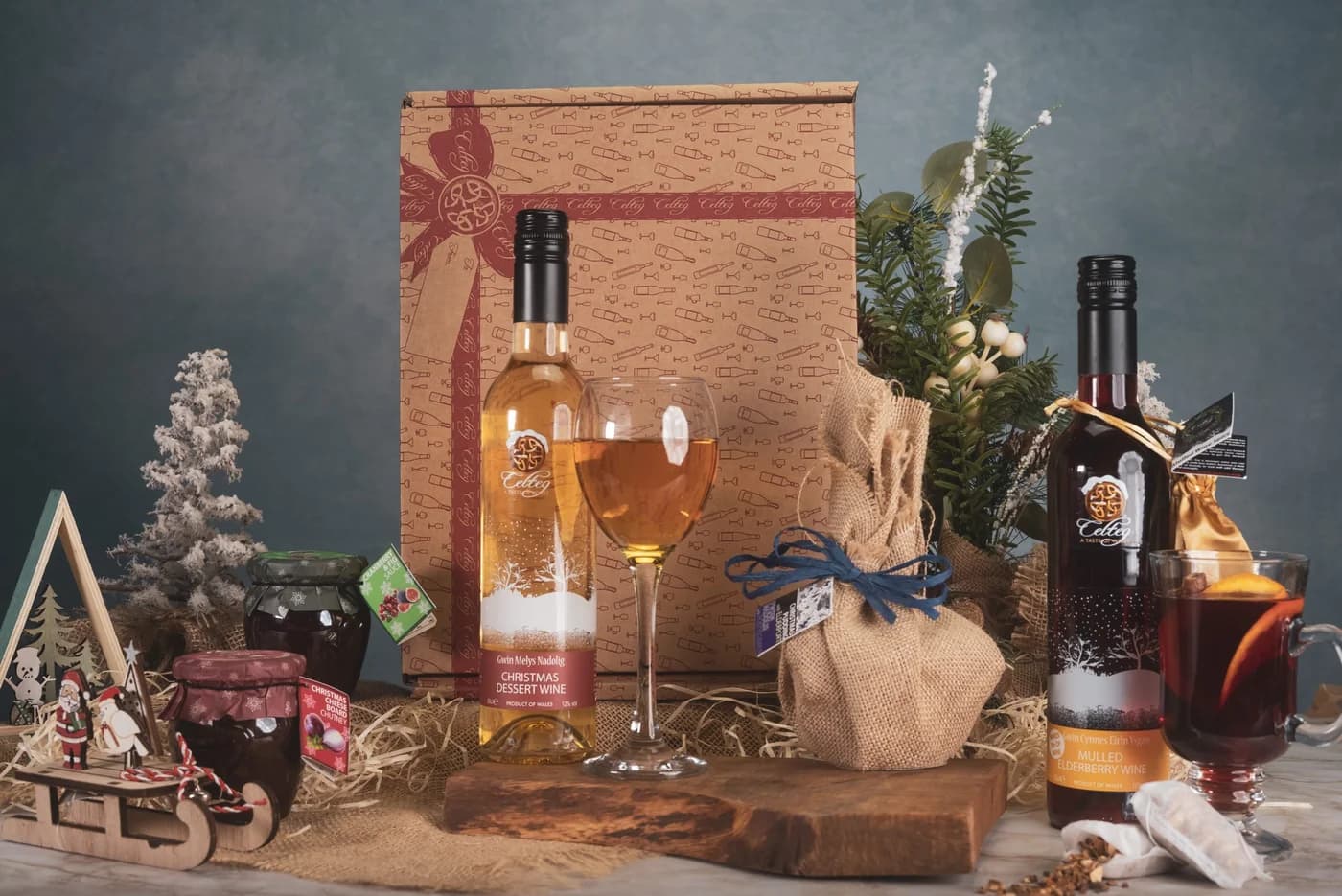Sparkling wine gift hamper with two glasses